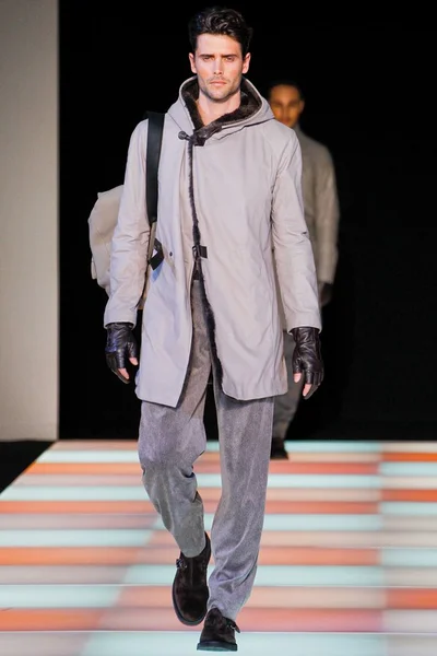 Look 25